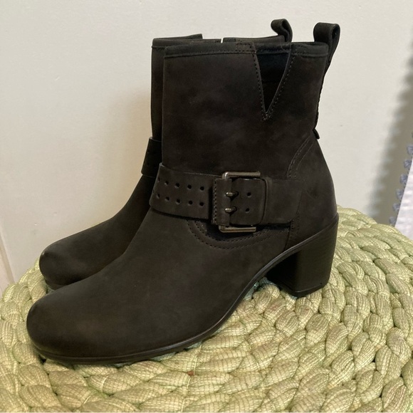 NWOB Ecco Leann Matte Black Buckle Leather Moto Heel Ankle Boots - Picture 2 of 9